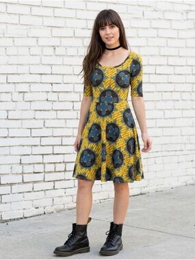 LuLaRoe Women's XS Nicole Flare Stretchy Gold Medallion Print HTF Unicorn Dress